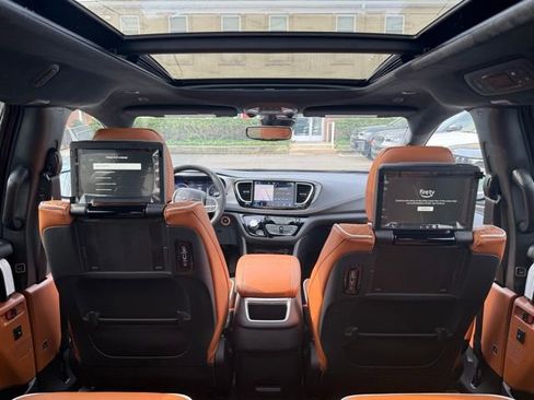 New 2026 Chrysler Pacifica Pinnacle AWD/4WD image 23