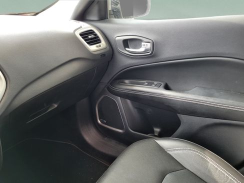 Certified 2021 Jeep Compass Latitude w/ Sun and Sound Group FWD image 19