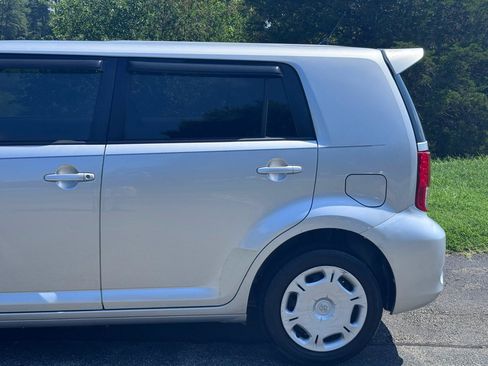 Used 2012 Scion xB FWD image 8