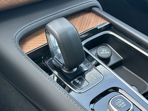 Certified 2025 Volvo XC90 B6 Plus w/ Protection Package Premier image 22