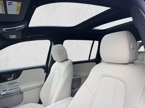 Used 2025 Mercedes-Benz GLB 250 image 13