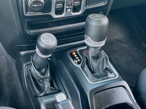 Used 2021 Jeep Gladiator Sport AWD/4WD image 16