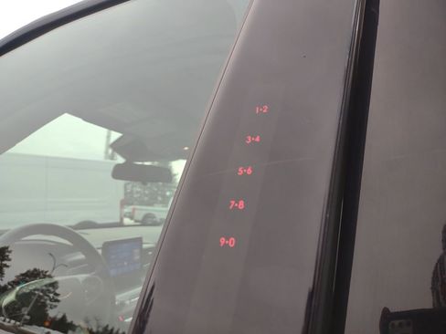 Used 2021 Ford Explorer XLT w/ Equipment Group 202A image 17