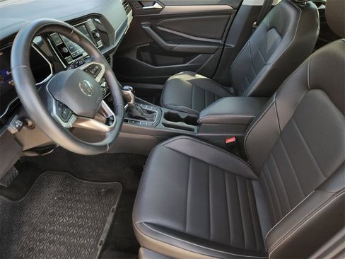 Used 2022 Volkswagen Jetta SE image 13