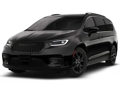 New 2026 Chrysler Pacifica Limited w/ Uconnect Theater Family Group
