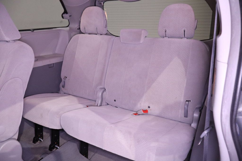 Used 2014 Toyota Sienna LE FWD image 29