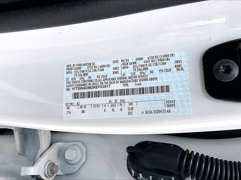 Used 2024 Ford F450 Platinum w/ FX4 Off-Road Package image 36