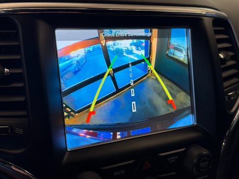 Used 2018 Jeep Grand Cherokee Altitude image 13