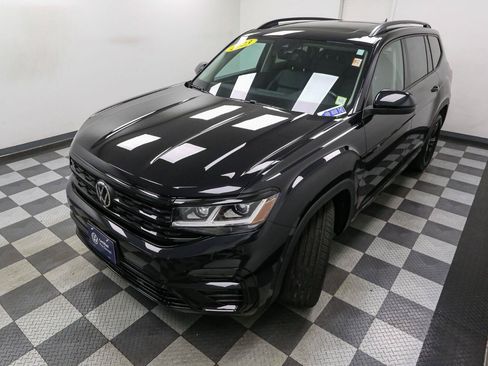 Certified 2023 Volkswagen Atlas SEL R-Line AWD/4WD image 7