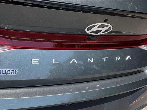 Used 2025 Hyundai Elantra Sport FWD image 28