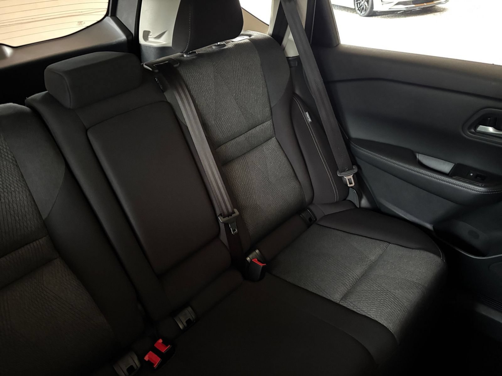 Used 2025 Nissan Rogue SV FWD image 38