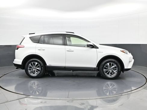 Used 2016 Toyota RAV4 XLE AWD/4WD image 5