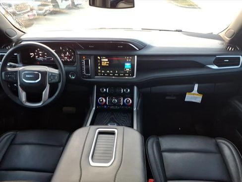 Used 2024 GMC Yukon XL Denali AWD/4WD image 14