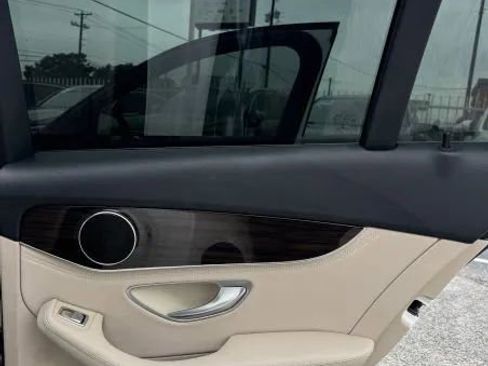 Used 2015 Mercedes-Benz C 300 4MATIC Sedan image 25