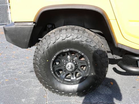 Used 2003 HUMMER H2 Base 4dr 4WD SUV w/ Preferred Equipment Group image 13