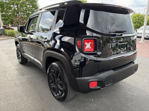 Used 2017 Jeep Renegade Altitude AWD/4WD image 5
