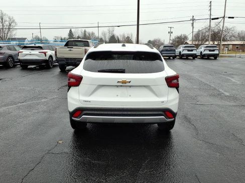 New 2026 Chevrolet Trax LT w/ LT Convenience Package FWD image 4