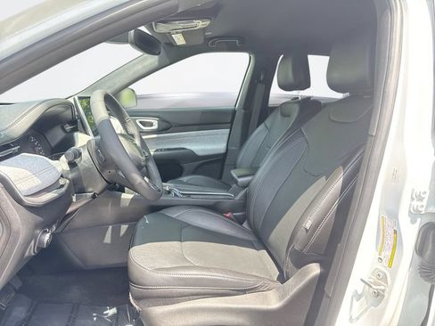 Used 2023 Jeep Compass Latitude AWD/4WD image 13