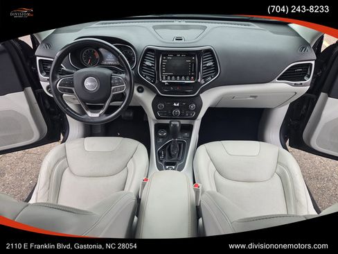 Used 2019 Jeep Cherokee Limited AWD/4WD image 15