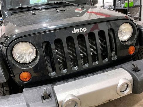 Used 2012 Jeep Wrangler Unlimited Sahara w/ Dual Top Group AWD/4WD image 25