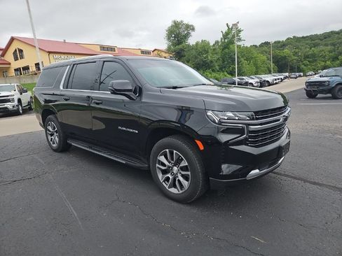 Used 2022 Chevrolet Suburban LT w/ LT Signature Package AWD/4WD image 5