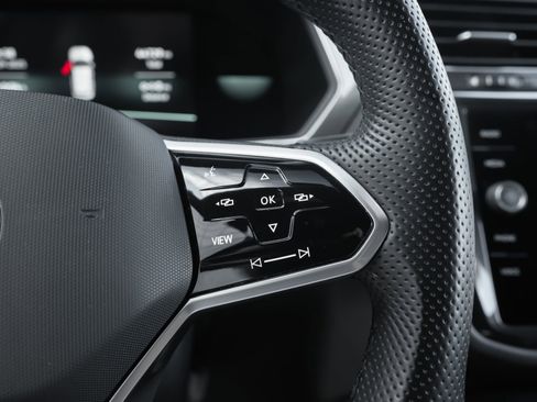 Used 2022 Volkswagen Tiguan SE R-Line image 19