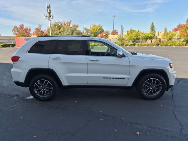 Used 2019 Jeep Grand Cherokee Limited w/ Trailer Tow Group IV AWD/4WD image 4