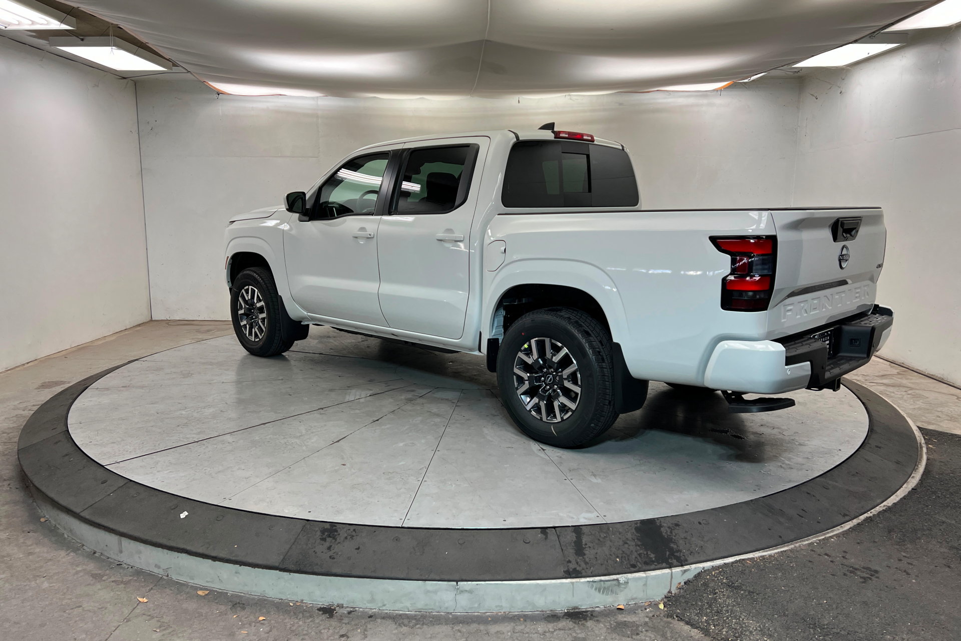 New 2026 Nissan Frontier SV w/ Tow Package AWD/4WD image 3