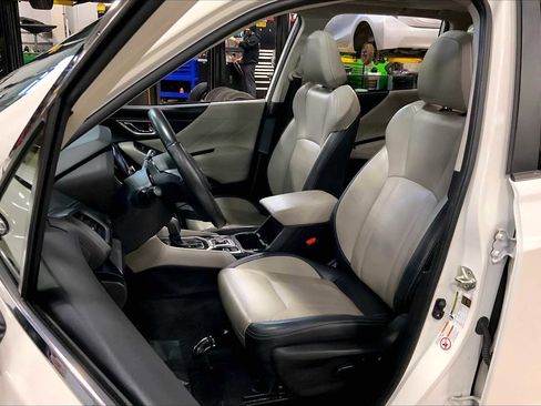 Used 2020 Subaru Forester Limited image 9