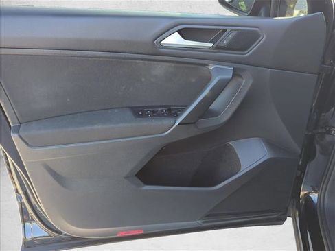 Used 2019 Volkswagen Tiguan S image 10