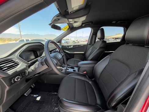 Used 2023 Ford Escape ST-Line w/ Tech Pack #1 FWD image 11