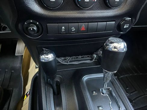 Used 2014 Jeep Wrangler Unlimited Sport w/ Quick Order Package 24S AWD/4WD image 19