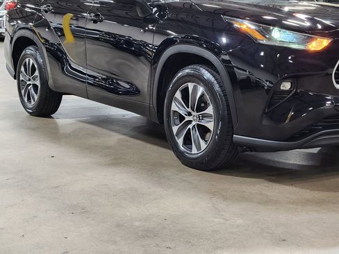 Used 2021 Toyota Highlander XLE FWD image 16