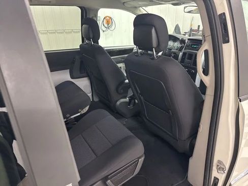 Used 2010 Dodge Grand Caravan SXT FWD image 27