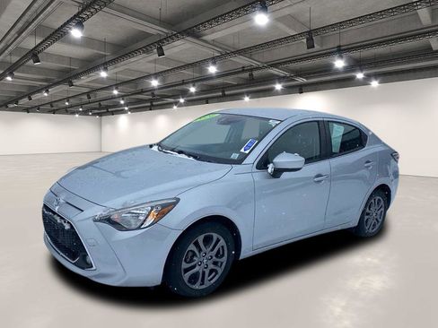 Used 2020 Toyota Yaris LE image 2