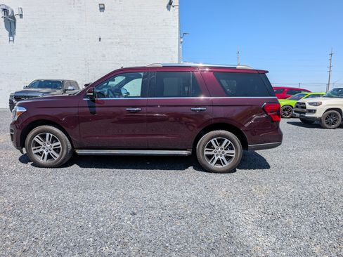 Used 2023 Ford Expedition Limited image 2