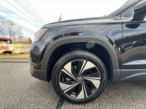 Used 2025 Volkswagen Taos SE AWD/4WD image 10