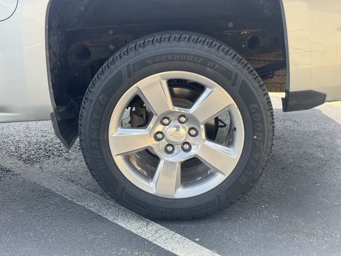 Used 2017 Chevrolet Silverado 1500 LT w/ Texas Edition RWD image 10