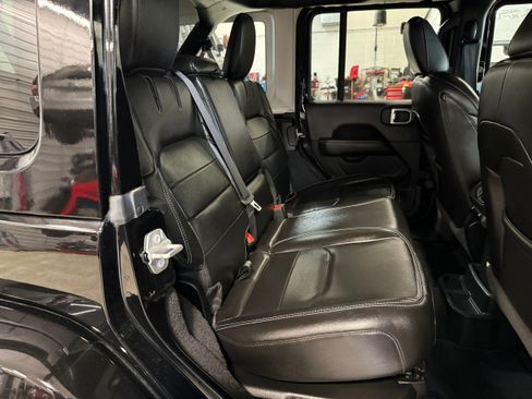 Used 2021 Jeep Wrangler Unlimited Sahara w/ Cold Weather Group AWD/4WD image 18