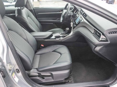 Used 2019 Toyota Camry SE w/ Carpet Mat Package FWD image 17