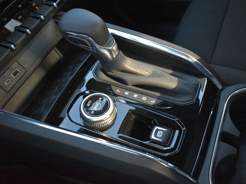 New 2026 GMC Canyon Elevation w/ Convenience Package image 29