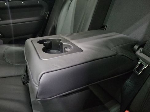 Used 2024 Land Rover Defender 110 V8 image 23