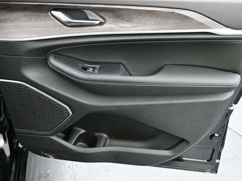 New 2026 Jeep Grand Cherokee Limited image 18