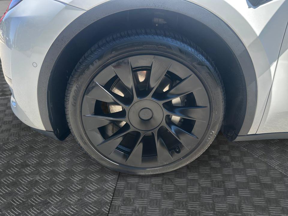 Used 2021 Tesla Model Y Long Range AWD/4WD image 31