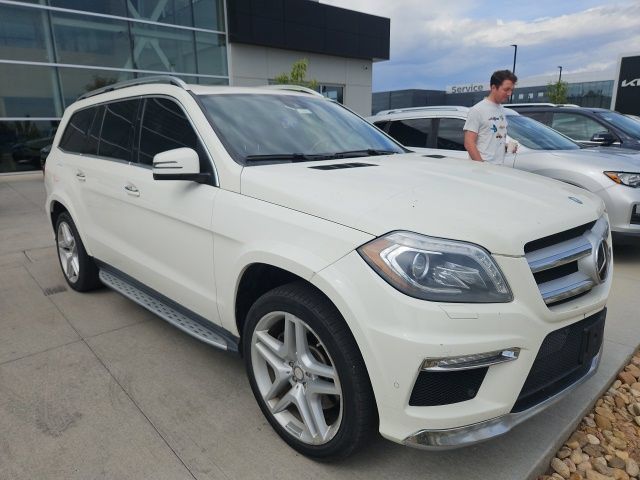 Used 2013 Mercedes-Benz GL 550 4MATIC image 2