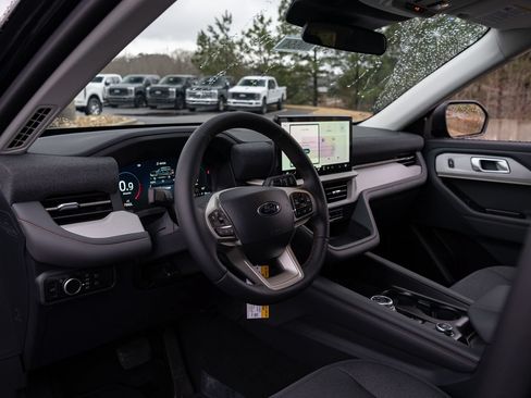 New 2026 Ford Explorer Active RWD image 13