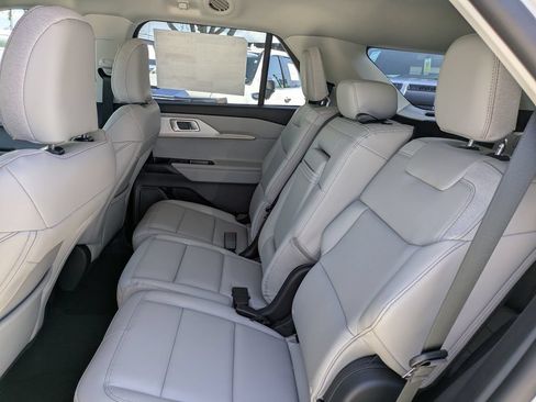 New 2026 Ford Explorer Active w/ Active Comfort Package RWD image 17