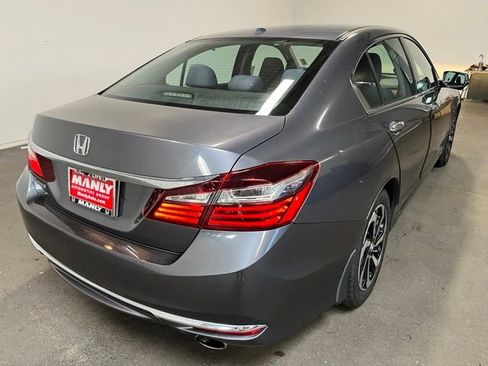 Used 2017 Honda Accord EX image 3