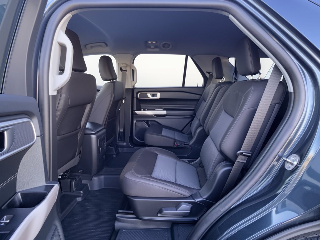 Used 2023 Ford Explorer XLT AWD/4WD image 25