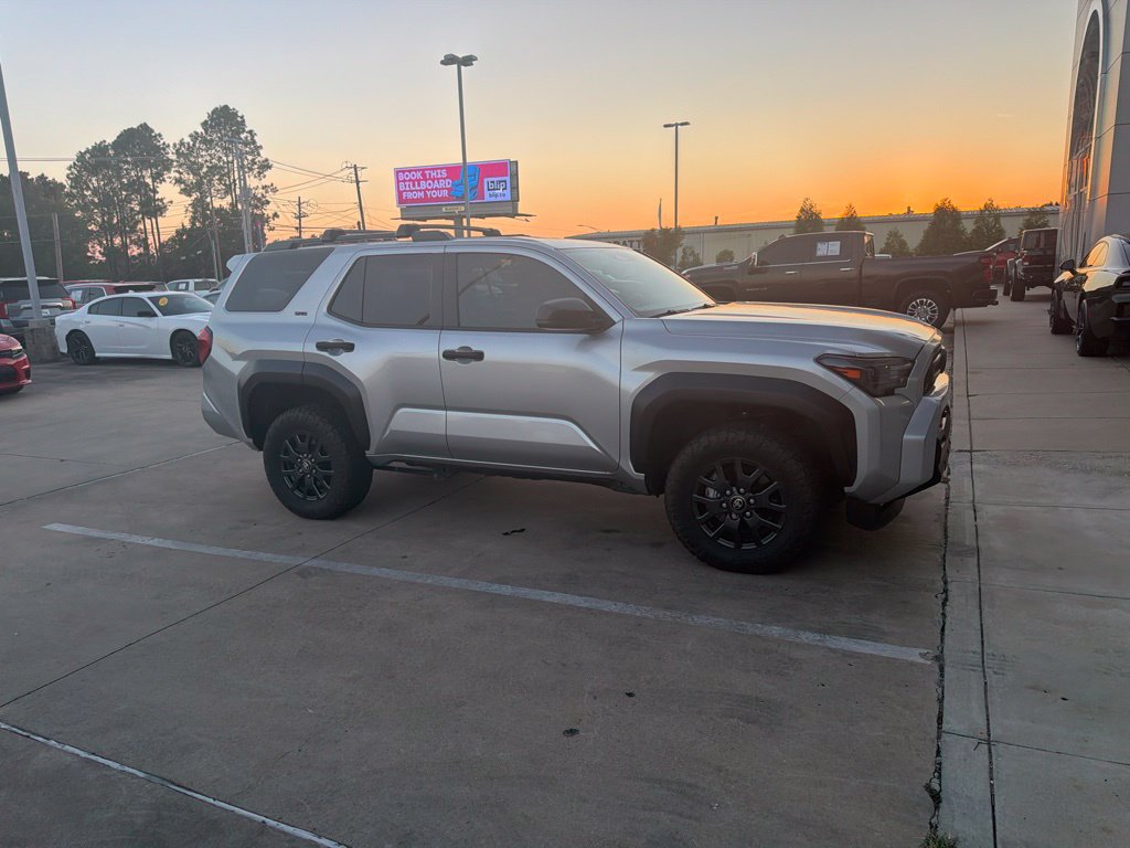 Used 2025 Toyota 4Runner SR5 AWD/4WD image 23